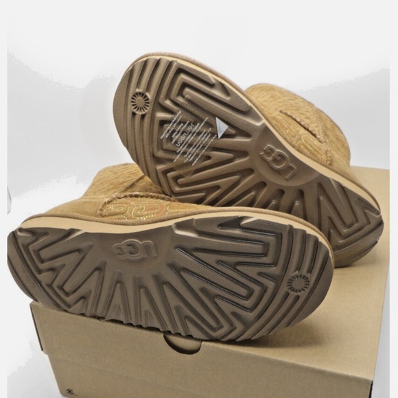 UGG Kids' Classic II Graphic Stitch Boots: Chestnut Brown Kids 4 New In Box - Picture 5 of 5
